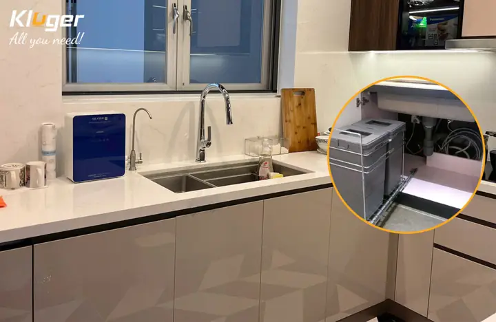 Có Nên Đặt Thùng Rác Bên Dưới Chậu Rửa Bát Trong Khoang Tủ Không