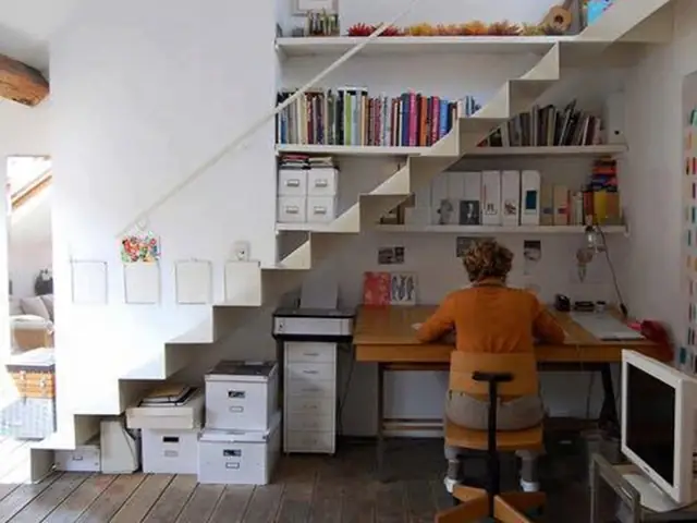 Có Nên Đặt Bàn Làm Việc Dưới Gầm Cầu Thang Để Tận Dụng Không Gian Trống Cho Nhà Nhỏ ?