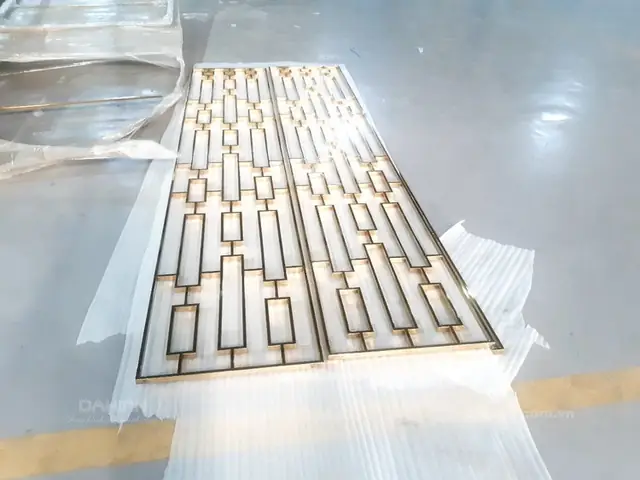 Vach Trang Tri Phong Khach 05