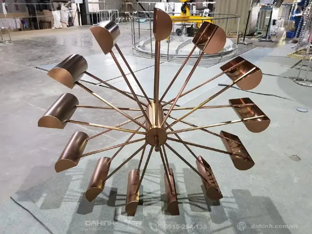 Guồng Quay Nước Inox Mạ Đồng Gia Công Tại Đa Hình