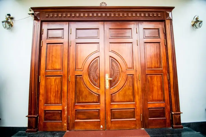 Top 20 Mẫu Cửa Gỗ 4 Cánh Mặt Tiền Đẹp