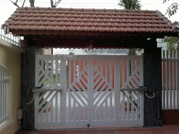 Cua Sat 4 Canh Dep 2015