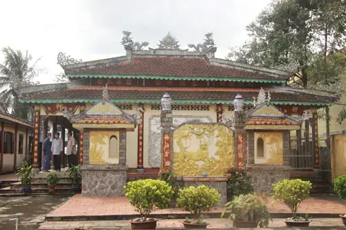 Nguồn Gốc Và Ý Nghĩa Truyền Thống Của Việc Dán Bùa Tại Cửa Nhà Nguồn Gốc Và Ý Nghĩa Truyền Thống Của Việc Dán Bùa Tại Cửa Nhà