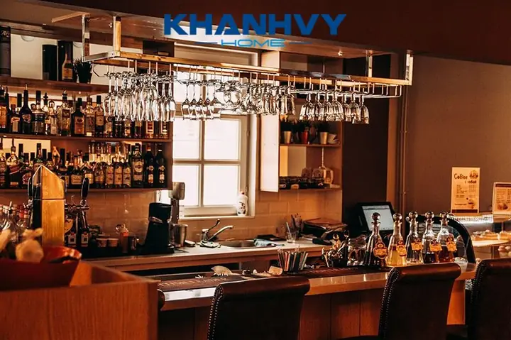 Tại Sao Bạn Cần Tới Giá Treo Ly Quầy Bar?