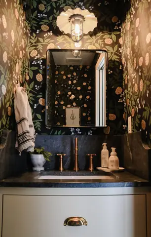 Giấy Dán Tường Trong Phòng Tắm: Nên Hay Không?