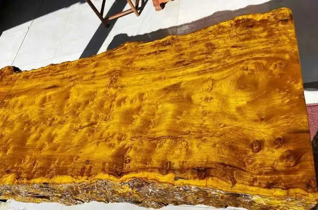 Gỗ Kim Tơ Nam Giá Bao Nhiêu? Yếu Tố Ảnh Hưởng & Bảng Giá Tham Khảo