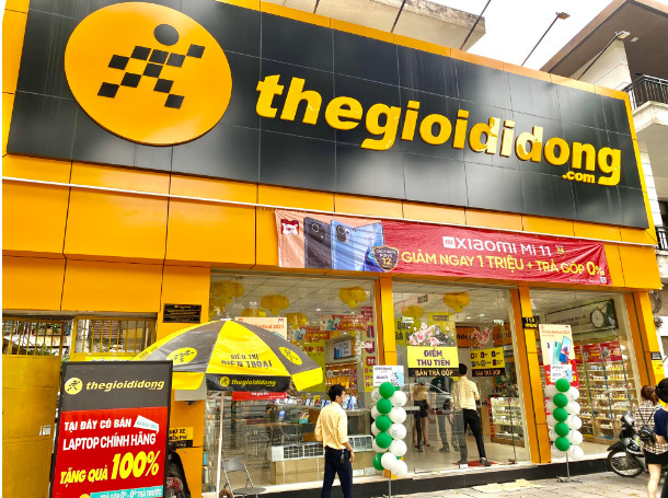 Hình ảnh mô tả các cửa hàng bán lẻ thiết bị điện tử lớn tại Việt Nam