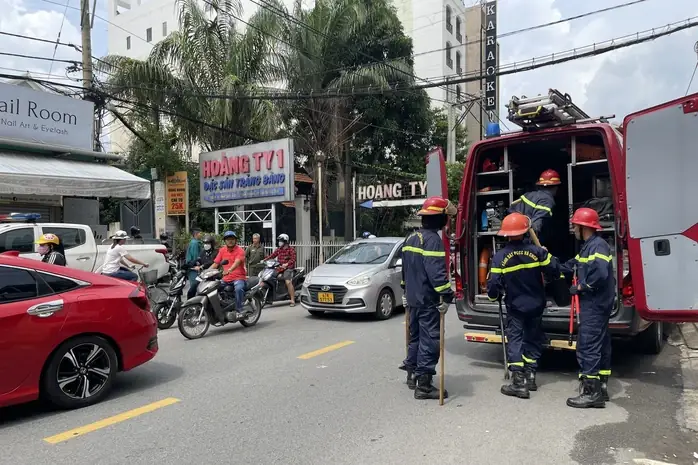 Sập Nhà Cũ 4 Tầng Ở Tp Hcm, 2 Người Bị Mắc Kẹt Sập Nhà Cũ 4 Tầng Ở Tp Hcm, 2 Người Bị Mắc Kẹt