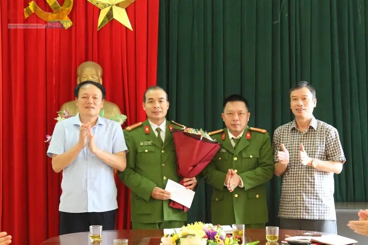 Äáº£ng Á»§y, Ubnd Phæ°á»ng Cá»­a Nam Khen Thæ°á»ng Cho Táº­p Thá», Cbcs Cã´ng An Phæ°á»ng Cã³ Thã Nh Tã­ch Xuáº¥t Sáº¯c Trong Äáº¥u Tranh Phã²ng, Chá»ng Tá»i Pháº¡m