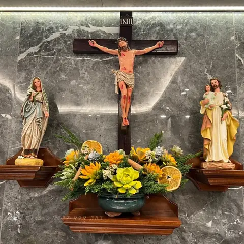 32. Mẫu Bình Hoa Sem Đá Trang Trí Cam Quế Độc Đáo Ở Bàn Thờ Chúa Số 32