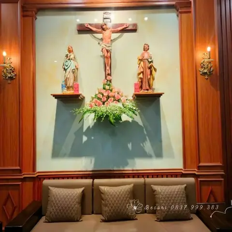 44. Mẫu Cắm Hoa Tinh Tế Phối Hoa Hồng Và Lan Trắng Cho Bàn Thờ Bàn Thờ Thiên Chúa Số 44