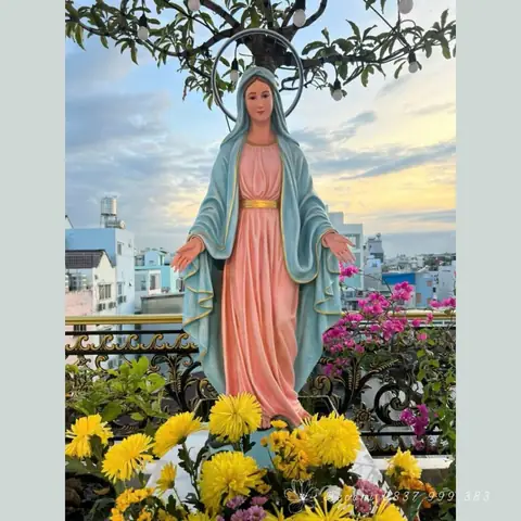 Mẫu Hoa Cắm Ở Đài Đức Mẹ Maria Đẹp Số 3