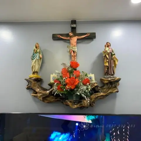 34. Mẫu Bình Hoa Hồng Ở Bàn Thờ Chúa Số 34