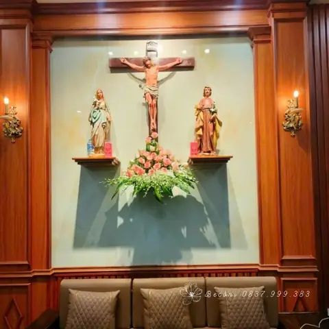 44. Mẫu Cắm Hoa Tinh Tế Phối Hoa Hồng Và Lan Trắng Cho Bàn Thờ Bàn Thờ Thiên Chúa Số 44