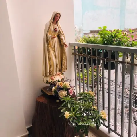 11. Mẫu Cắm Hoa Tươi Trang Trí Đài Đức Mẹ Fatima Số 11