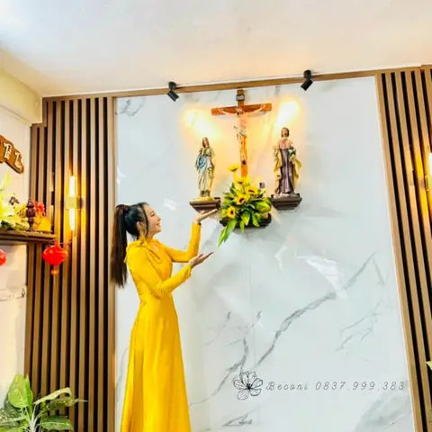 Mẫu Cắm Hoa Với Sắc Vàng Rực Rỡ Ở Bàn Thờ Chúa Số 6