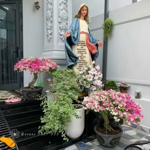 Mẫu Cắm Hoa Ở Đài Đức Mẹ Ban Ơn Đẹp Nhất Số 1