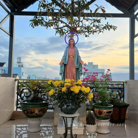 Mẫu Hoa Cắm Ở Đài Đức Mẹ Maria Đẹp Số 3