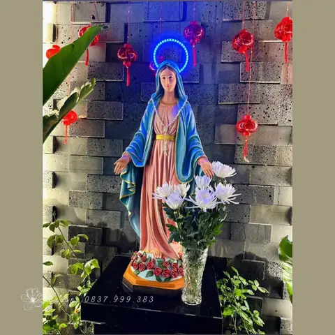 Các Mẫu Cắm Hoa Ở Đài Đức Mẹ Ban Ơn Ngoài Trời Số 4