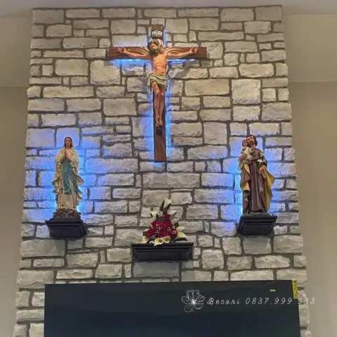 47. Mẫu Cắm Hoa Hồng Phối Hoa Rum Đơn Giản Độc Đáo Cho Bàn Thờ Thiên Chúa Số 47