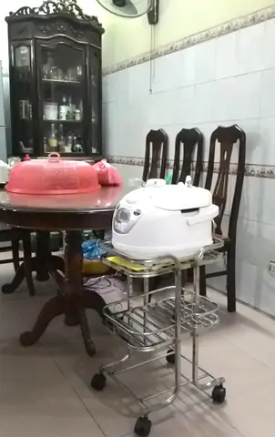 Kệ Để Nồi Cơm Điện Cho Bàn Ăn
