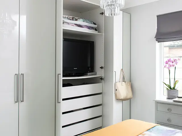 Tủ Quần Áo Kết Hợp Kệ Tivi Cho Phòng Ngủ Nhỏ