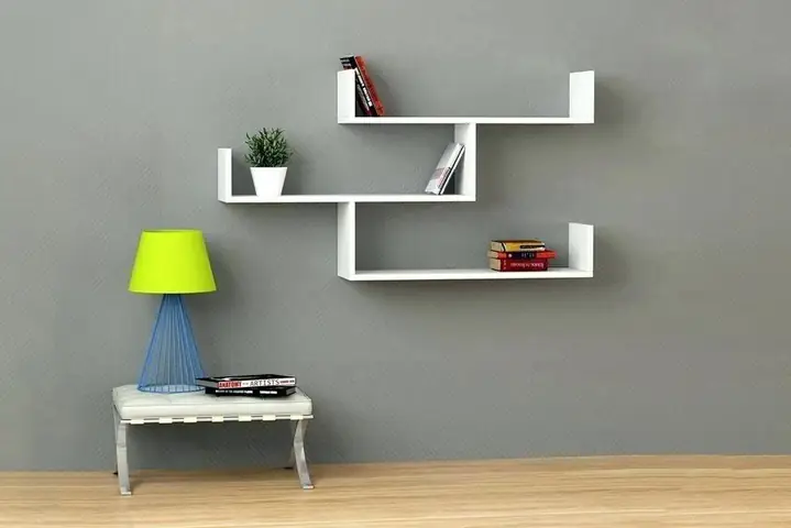 Mẫu 9: Kệ Trang Trí Treo Tường Phòng Khách Độc Đáo