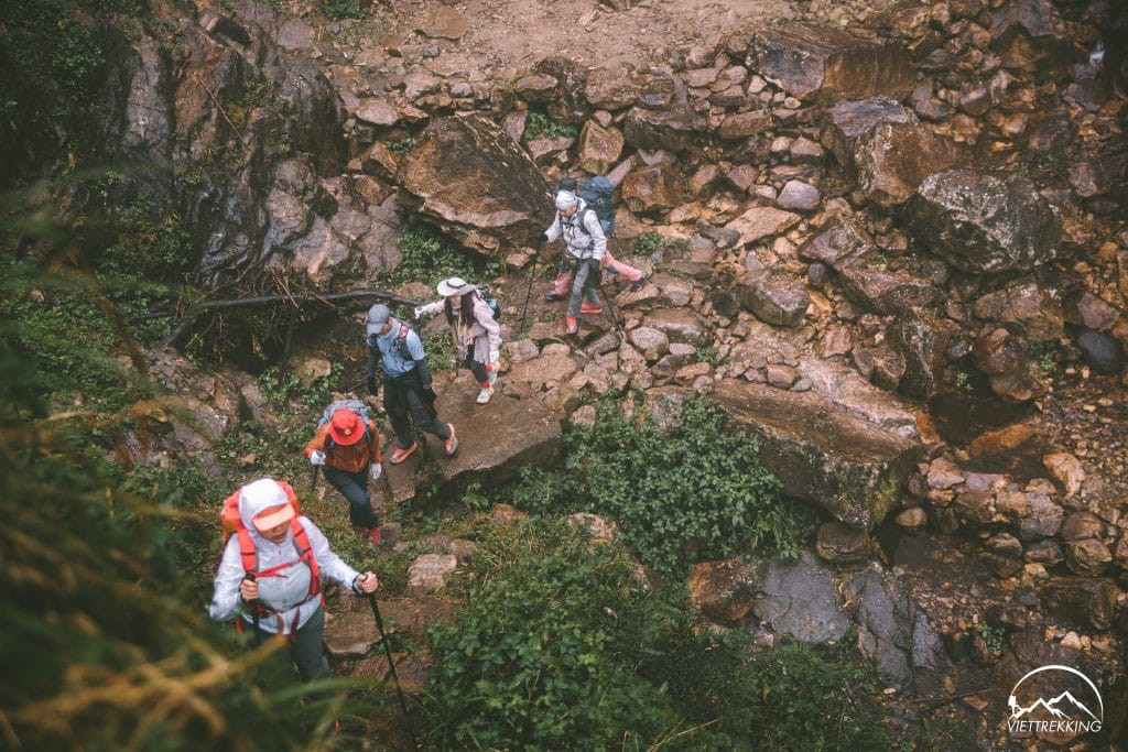 Khung cảnh toàn cảnh núi Nhìu Cồ San