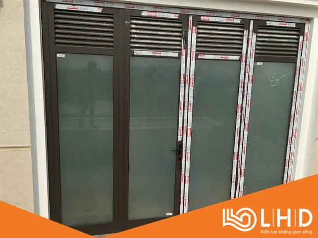 Lựa Chọn Kích Thước Cửa Chính 2 Cánh, 4 Cánh Theo Tuổi Gia Chủ Theo Quan Niệm Phong Thủy Rất Quan Trọng. Dưới Đây Là 1 Số Kích Thước Cho Cửa Đẹp Cho Người Sinh Năm 1975, 1982, 1983, 1985: