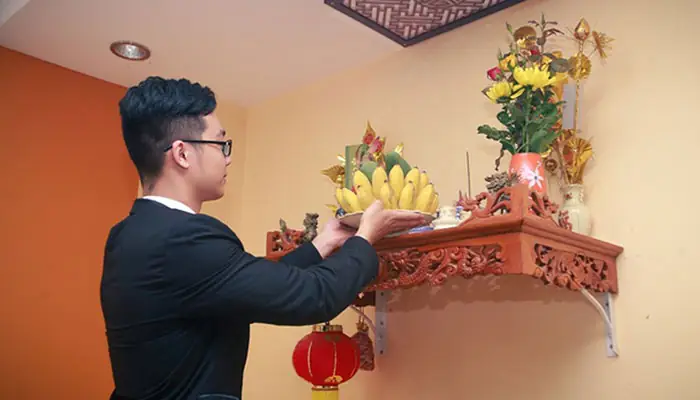 Thắp Hương Thông Báo Gia Tiên