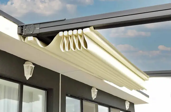 Dùng Mái Hiên Di Động Hoặc Mái Kính Cường Lực