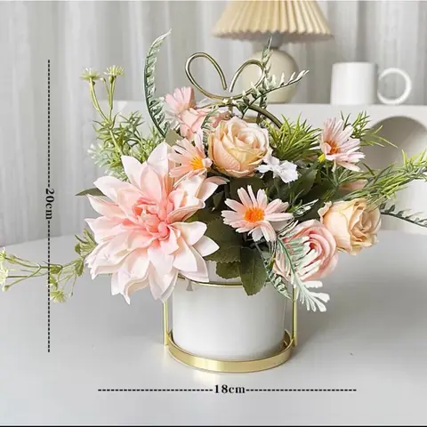 Thường Xuyên Thay Đổi Hoa Tươi