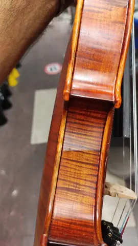 R/violinist - Cái Vân Gỗ Của Cây Đàn Violin Này Có Phải Giả Không? Nó Là Sơn Hay Thật Vậy?