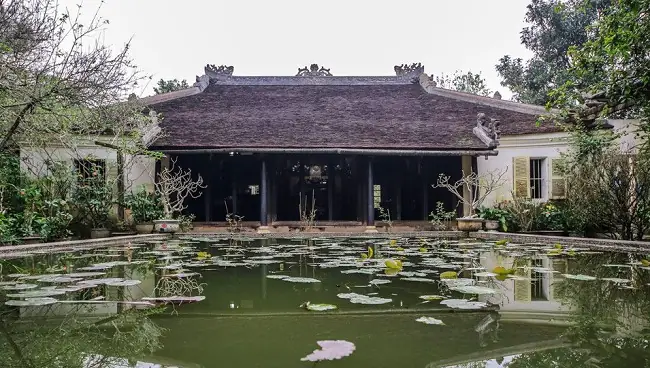 Mẫu Nhà Gỗ 3 Gian 2 Chái Với Sân Vườn Rộng