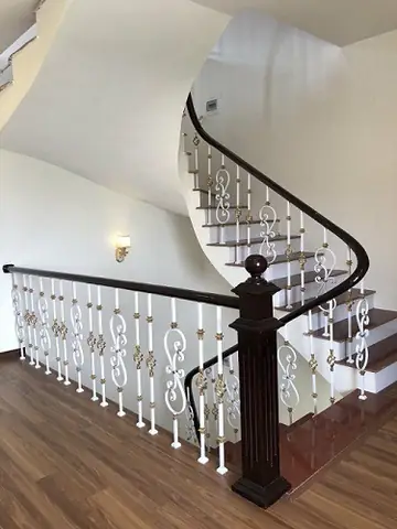 Tay Vịn Gỗ Và Con Tiện Sứ Trắng