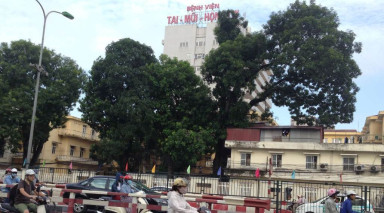 Một góc bệnh viện Tai Mũi Họng TW nhìn từ phía đối diện bên đường Giải Phóng