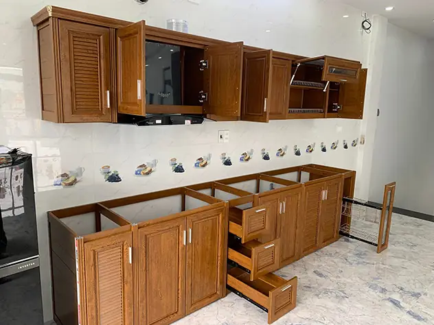 Mẫu Tủ Bếp Nhôm Màu Vân Gỗ
