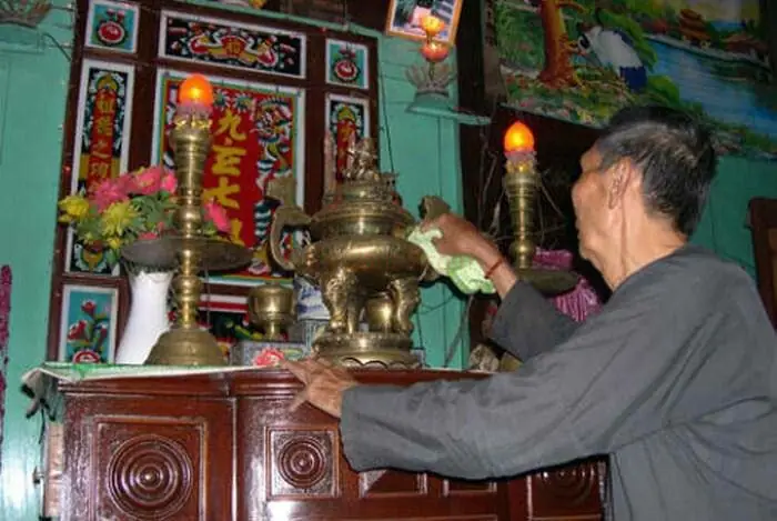 Danh Sách Ngày Tốt Tỉa Chân Nhang Dọn Dẹp Bàn Thờ Cuối Năm 2022