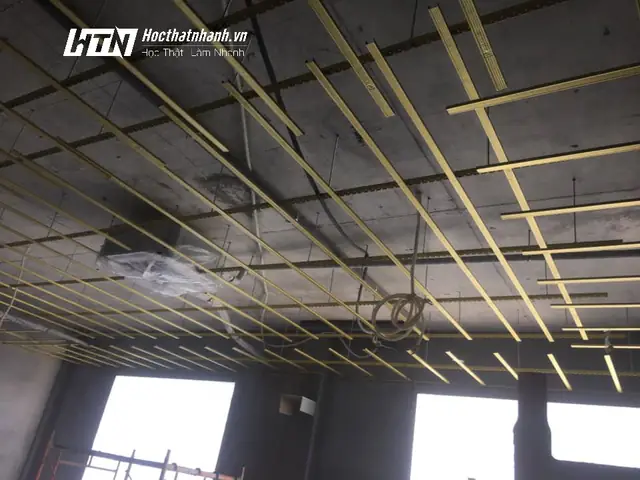 Thực Hiện Công Tác Thi Công Hệ Khung Xương Trần Thạch Cao Thực Hiện Công Tác Thi Công Hệ Khung Xương Trần Thạch Cao