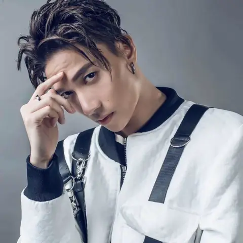 Ca Sĩ S.t Sơn Thạch Tên Thật Là Gì?