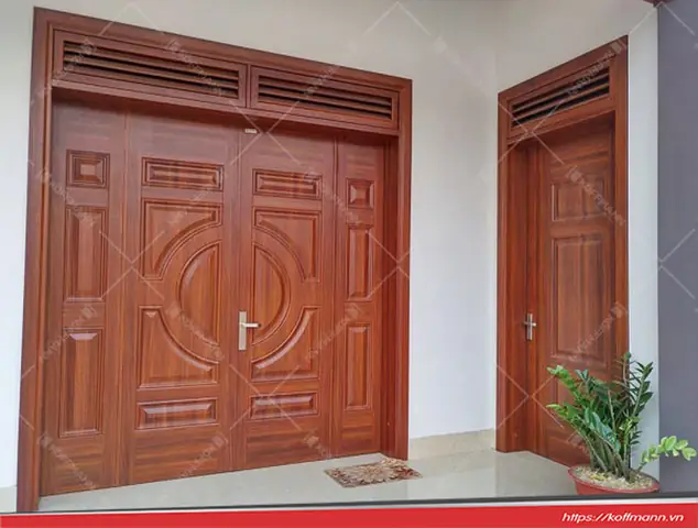 Dat-cay-xanh-neu_-nha-co-2-cua-chinh-khong-hop-phong-thuy