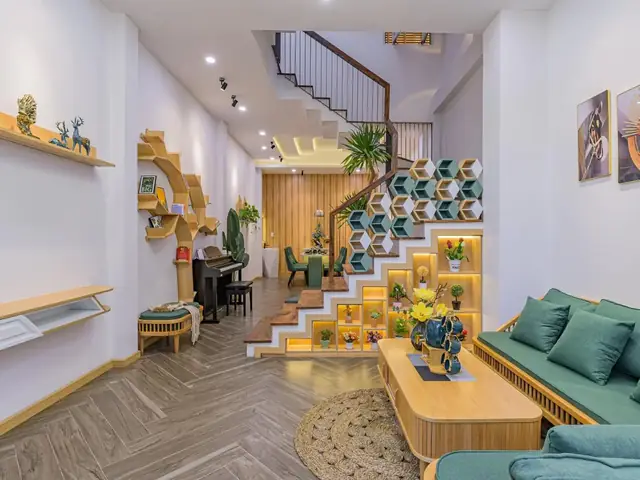 Thiết Kế Cầu Thang Nằm Ngay Giữa Phòng Khách Và Phòng Bếp