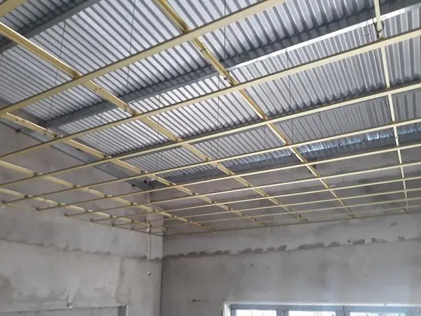 Nhà Mái Tôn Có Đóng Trần Thạch Cao Được Không?