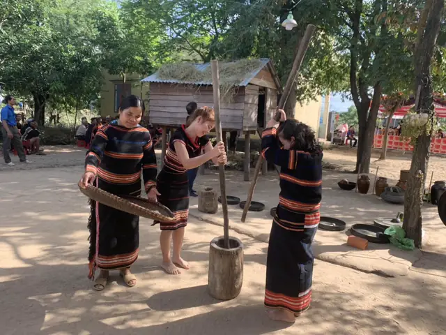 Nhà Sàn Ở Tây Nguyên