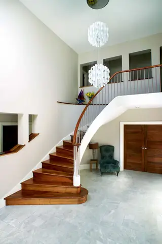 Thiết Kế Cầu Thang Ở Sảnh