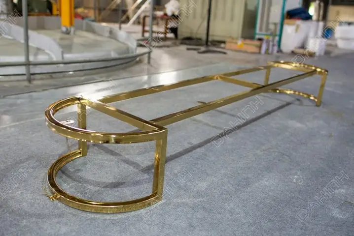 Sofa Chân Inox Mạ Vàng: Hướng Dẫn Lựa Chọn Và Thiết Kế Không Gian Sang Trọng