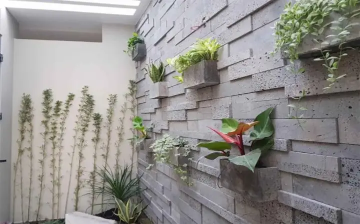 Vách Ngăn Ngoài Trời Bằng Gạch Ốp