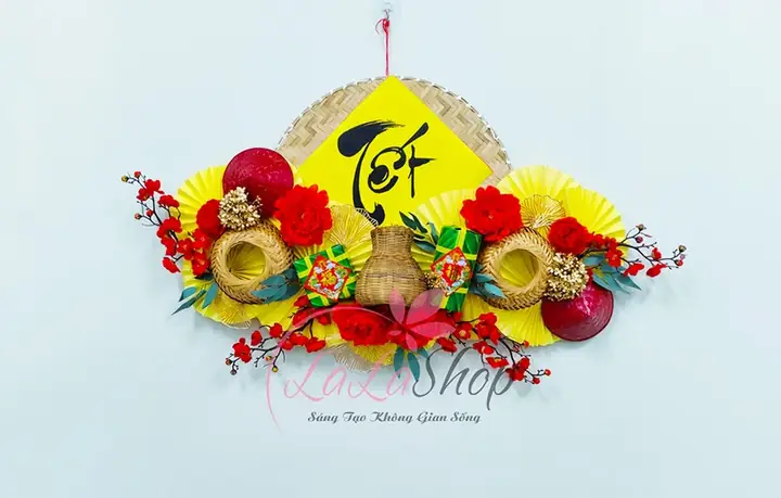 Cách Trang Trí Cầu Thang Với Mẹt Trang Trí Tết