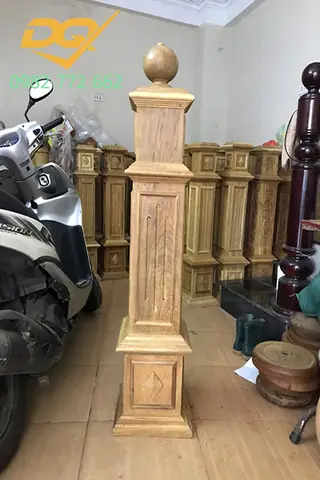– Chất Liệu Làm Nên Trụ Cầu Thang Gỗ Vuông