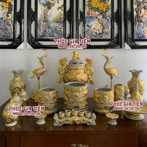 Trong Phong Thủy Hướng Bàn Thờ Và Bộ Đồ Thờ Ảnh Hưởng Khá Nhiều Tới Việc Làm Ăn, Cũng Như Hạnh Phúc Cuộc Sống Gia Đình Của Gia Chủ. Với Gia Chủ Tuổi Nhâm Thân Khi Lập Bàn Thờ Hãy Tham Khảo Bài Viết Của Gốm Phúc Gia Tiên Để Có Thêm Nhiều Tài Lộc Và May Mắn Hơn Nhé